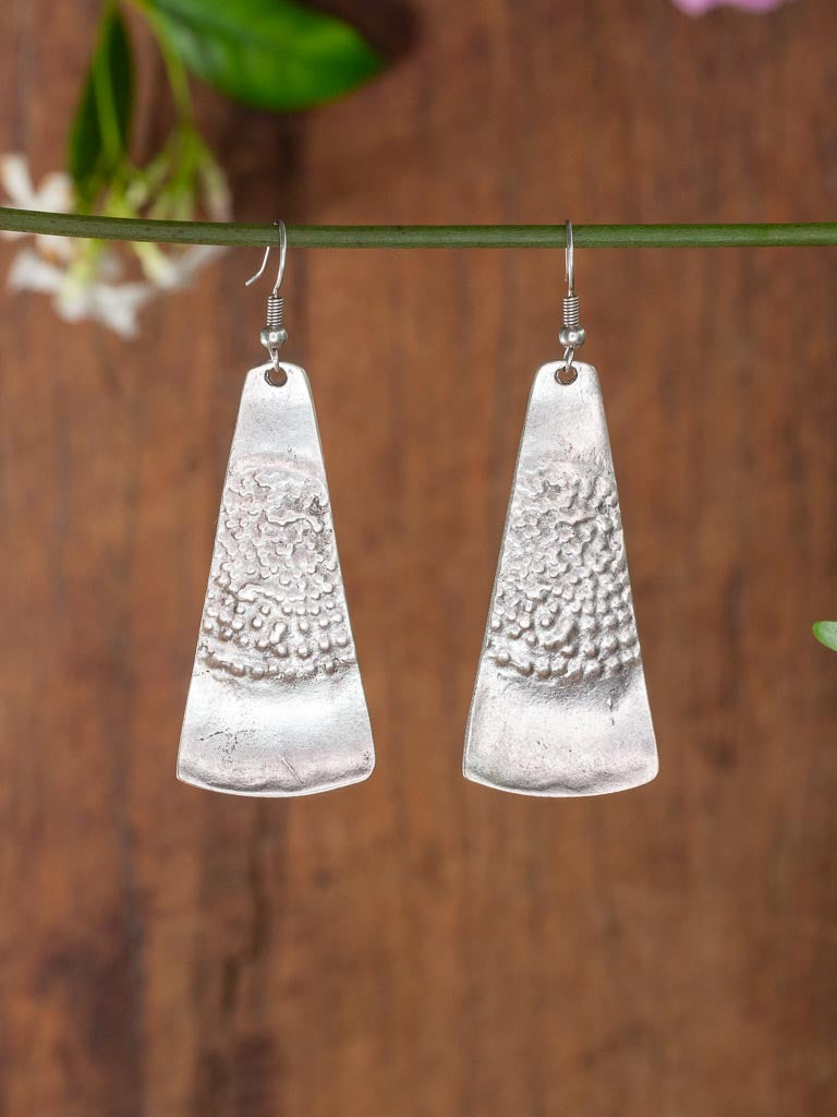 Askim beaten triangle shaped silver earring