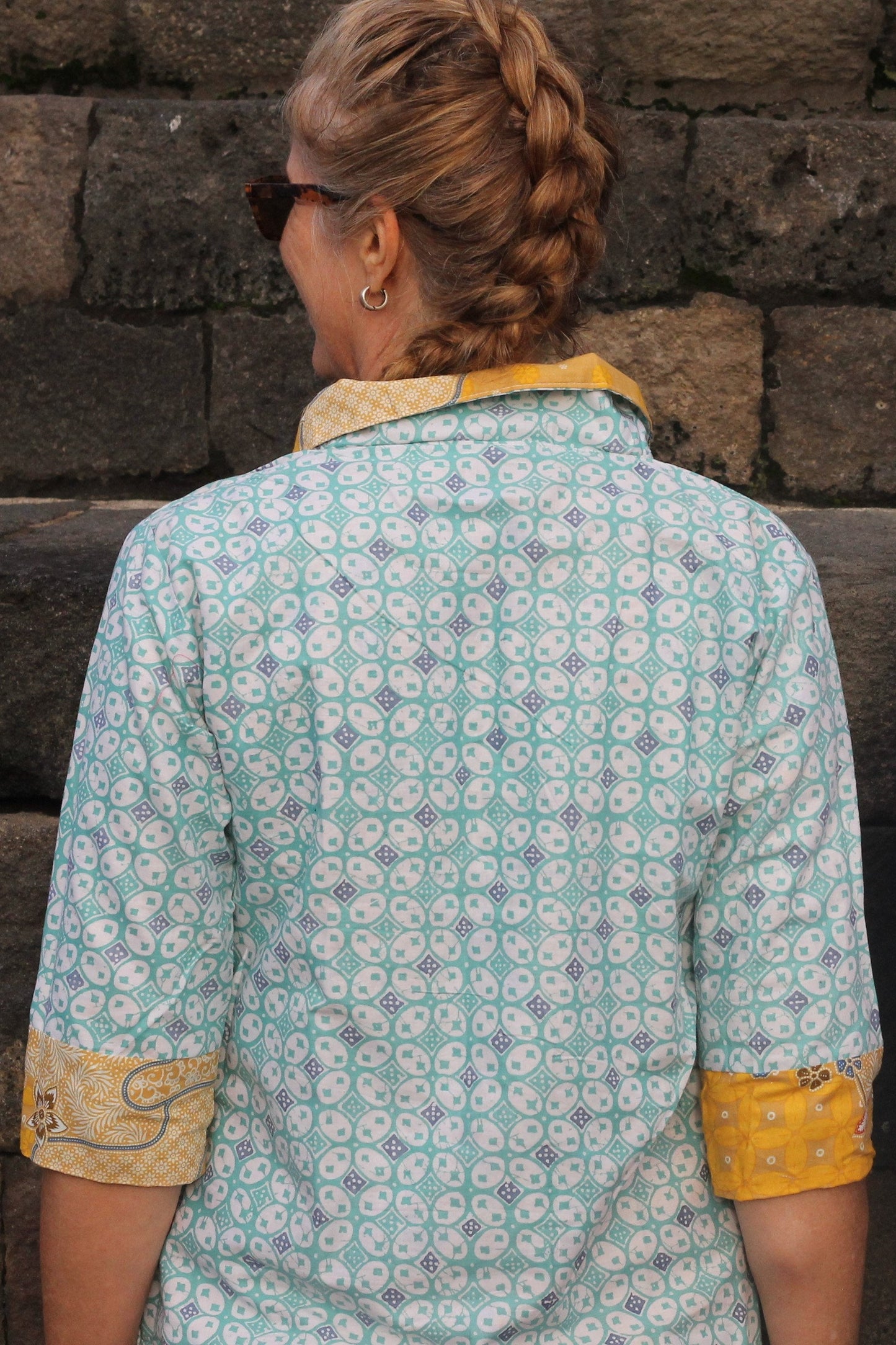 Cotton reversible batik bolero jacket. Size S (8-10aus)