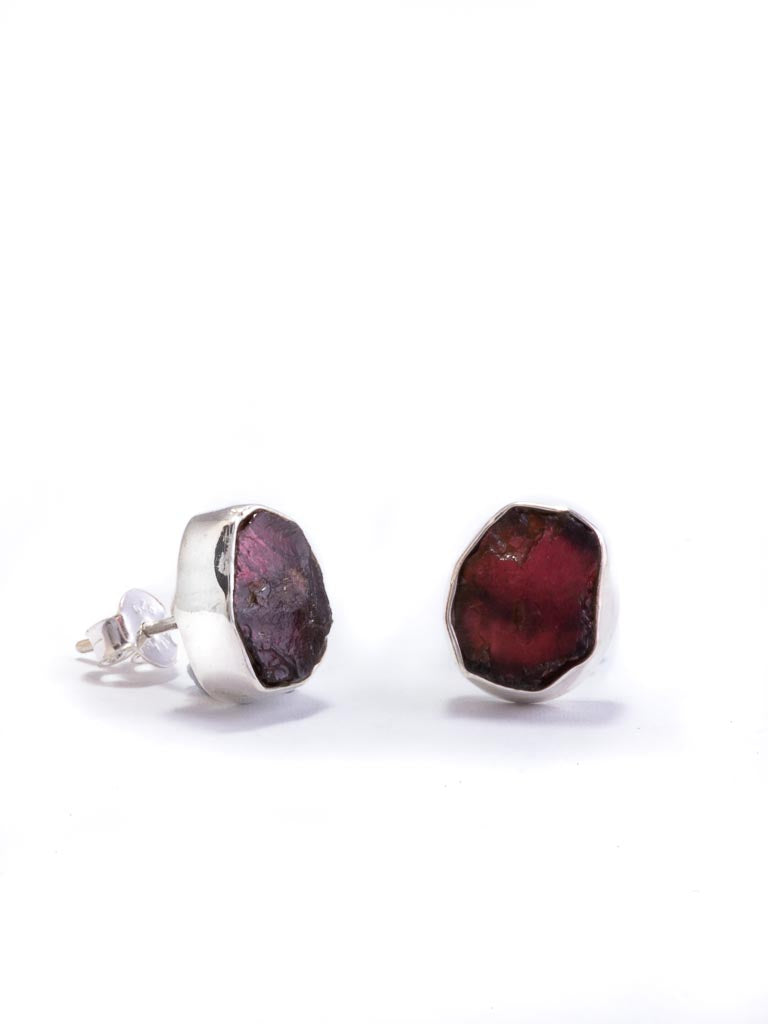 Silver Stud Earring with Garnet.