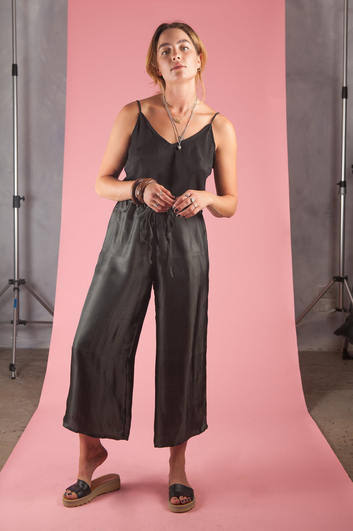 Lounge pants in silk-satin Charcoal