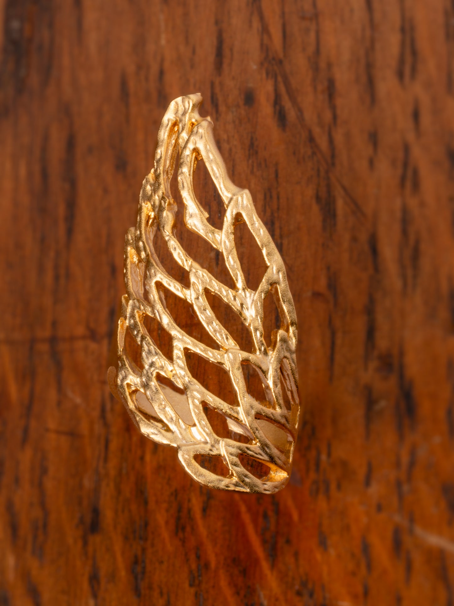 Gold wing-shaped skeleton decorative ring