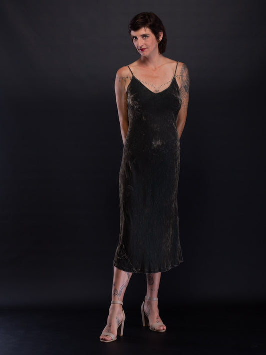 Silk vlevet maxi slip in grey