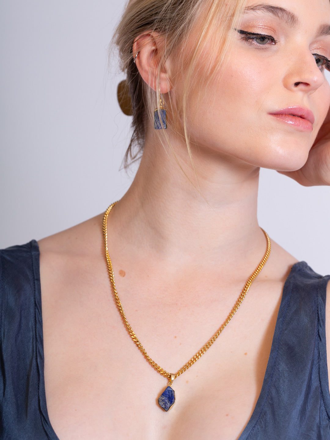 Crystal gold necklace Lapis