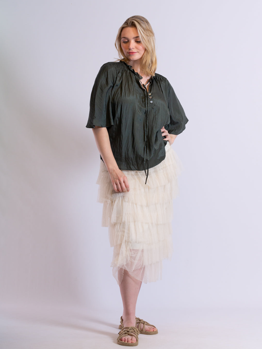 Daisy Silk Shirt – Graphite Short Sleeve