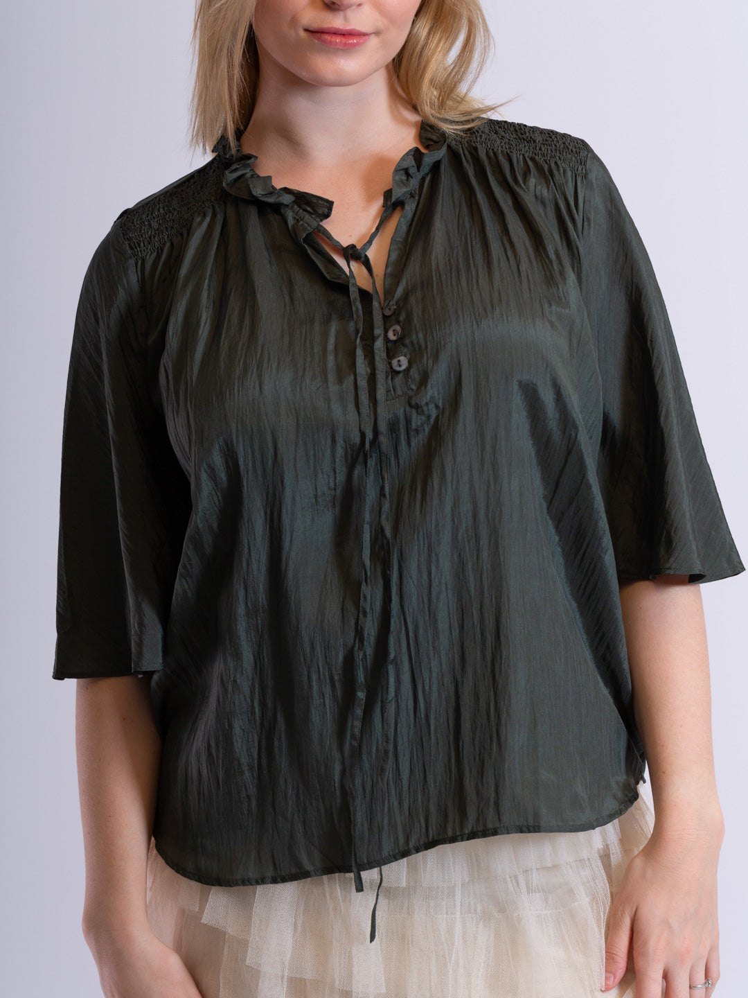 Daisy Silk Shirt – Graphite Short Sleeve