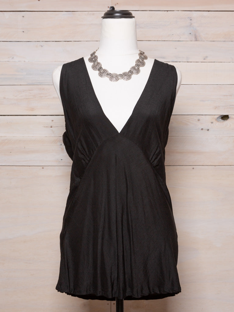 This top features a fitted bust and a low back in a light natural fabric.  Colour: Black