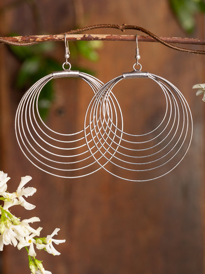 Silver concentric hoops earring