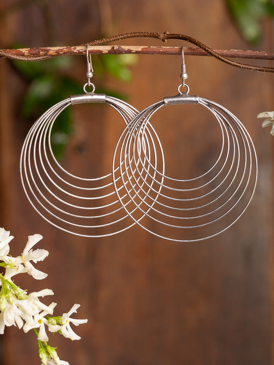 Silver concentric hoops earring