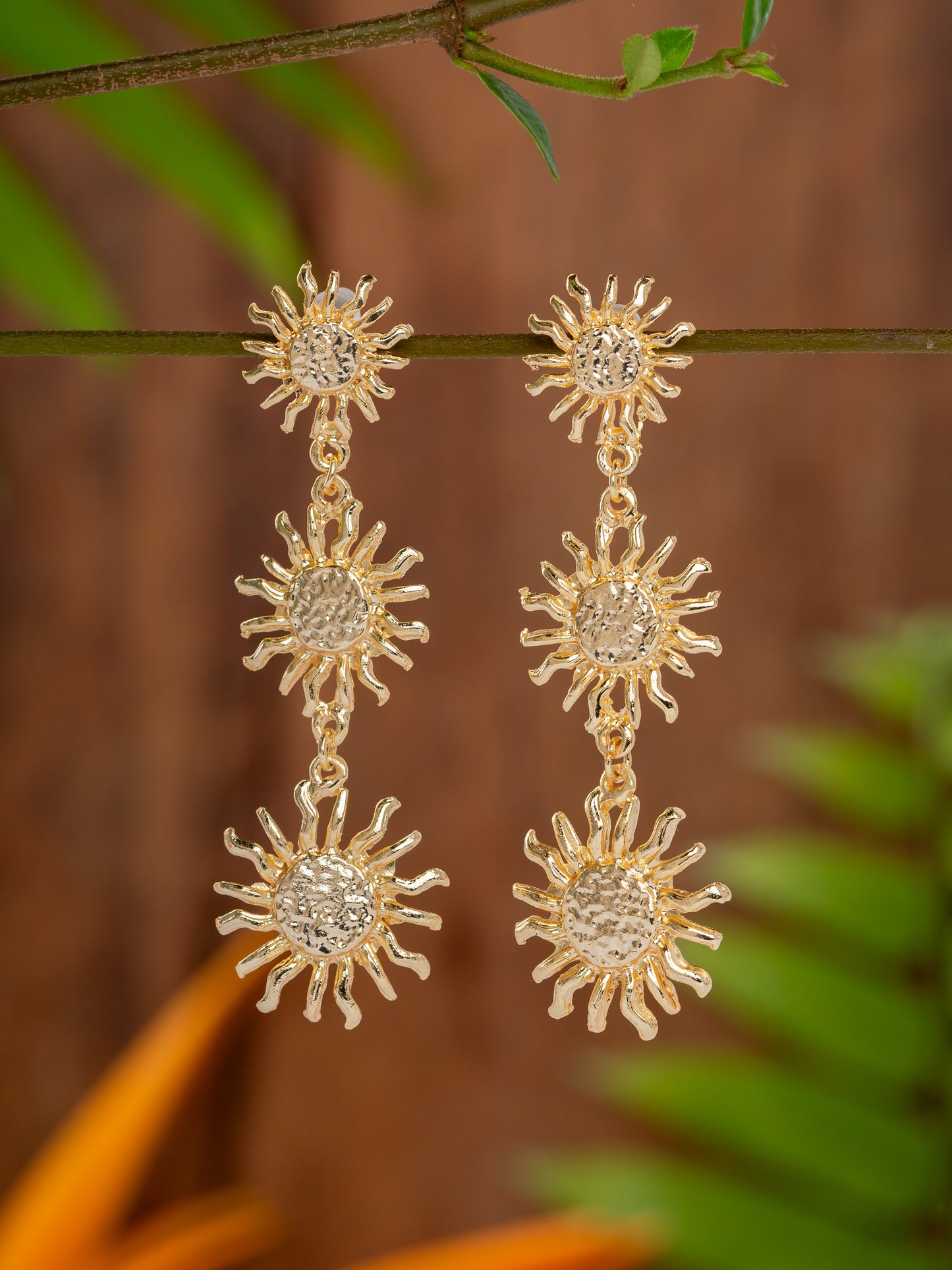 3 Gold sun-shaped earringswith stud back