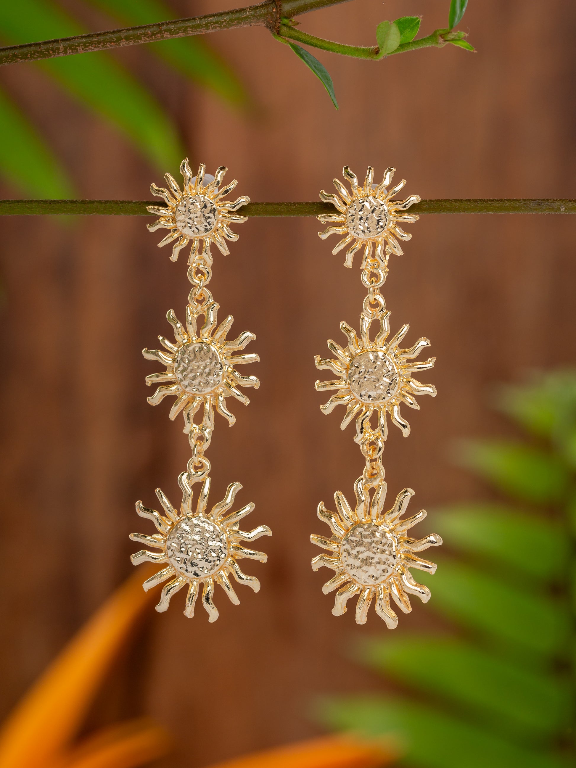 3 Gold sun-shaped earringswith stud back