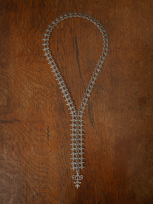 Poison Ivy Tie Necklace