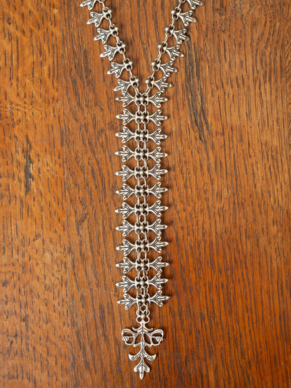 Poison Ivy Tie Necklace