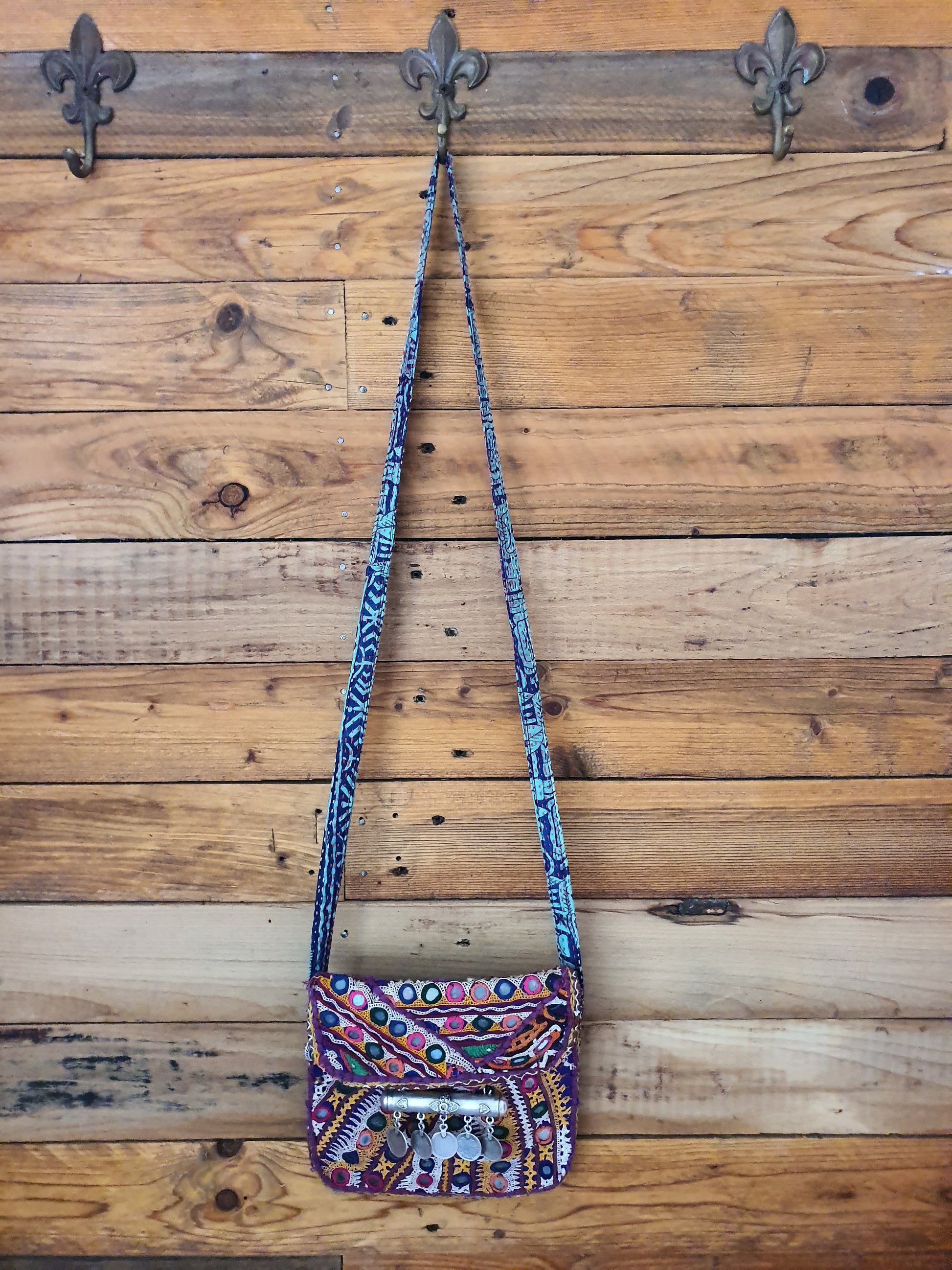 Mirror and embbroidered bag with cotton strap, metal adornment and key ring, pockets, colourful and light weight