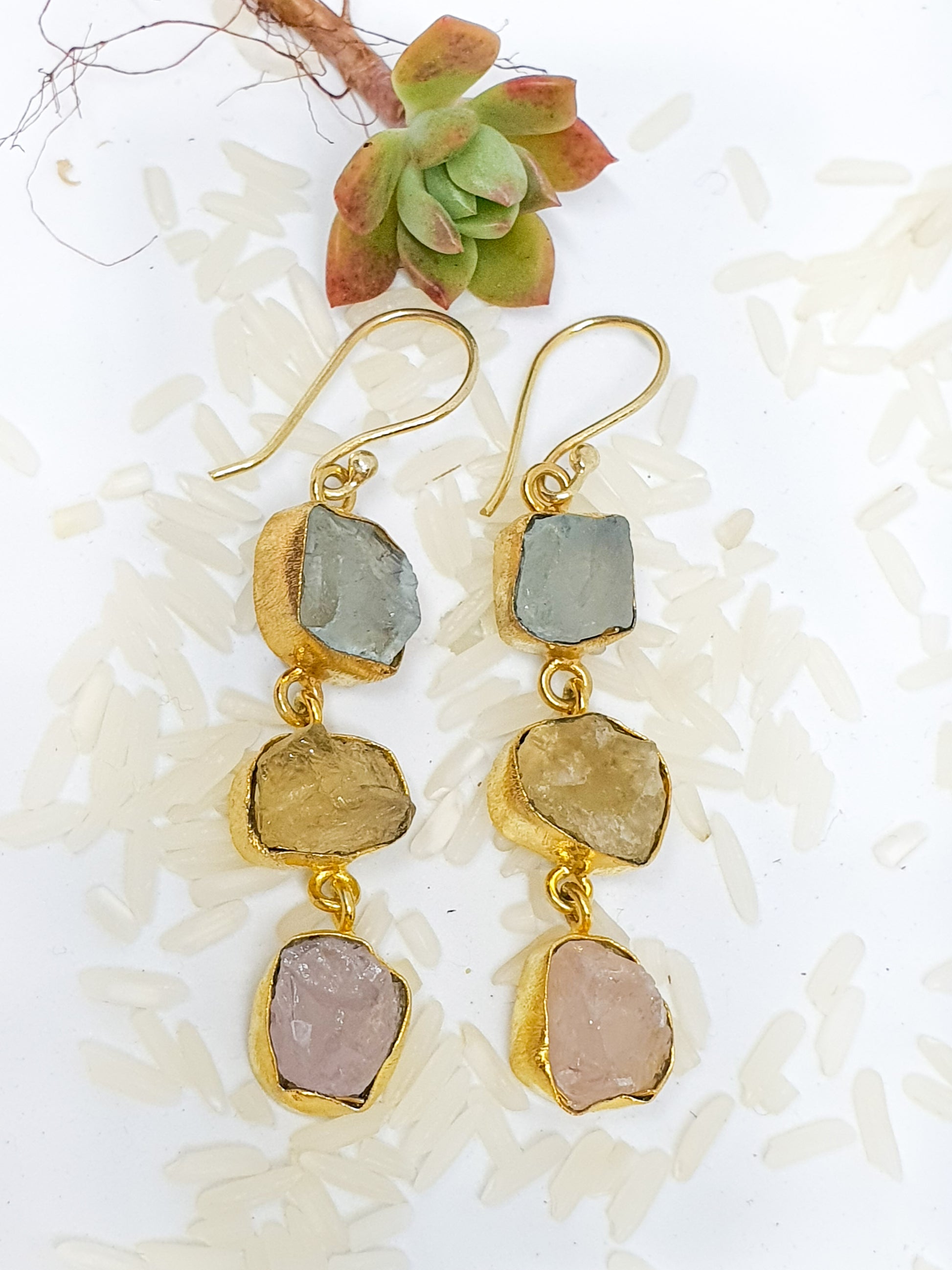 Gold earrings with 3 drops of crystals