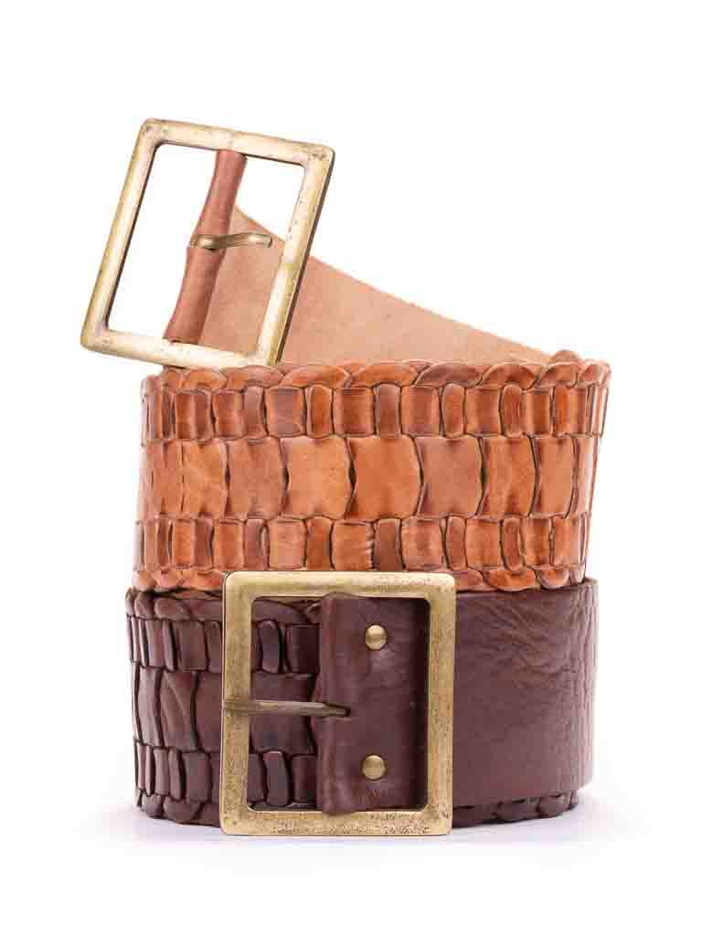 Aramdaillo crocodile style leather belt with bronze buckle tfa