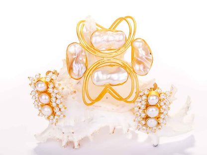 Gold Luxe Pearl Cuff - Pearl of Wisdom