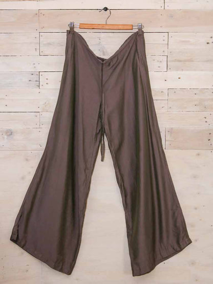 long pants made with shot silk and linen blend