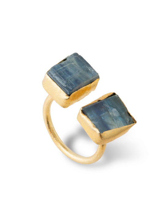Blue kyanite ring in gold setting