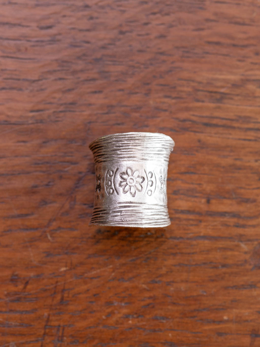 Silver adjustable ring with flower design
