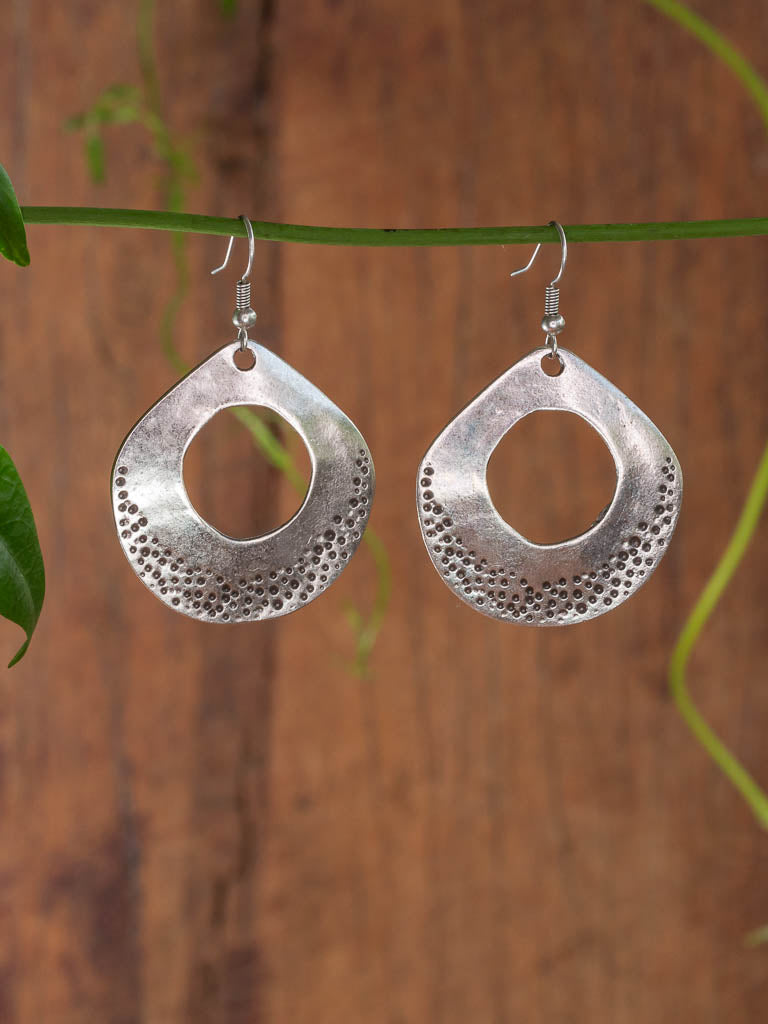 Ceyda dimples donut shaped earring