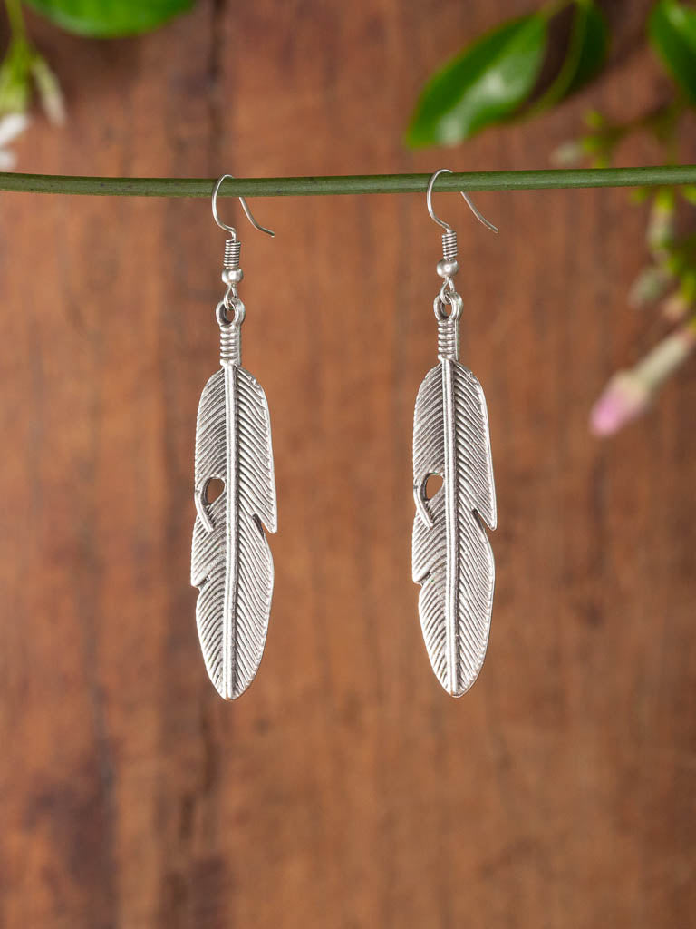 Feather earrings in silver