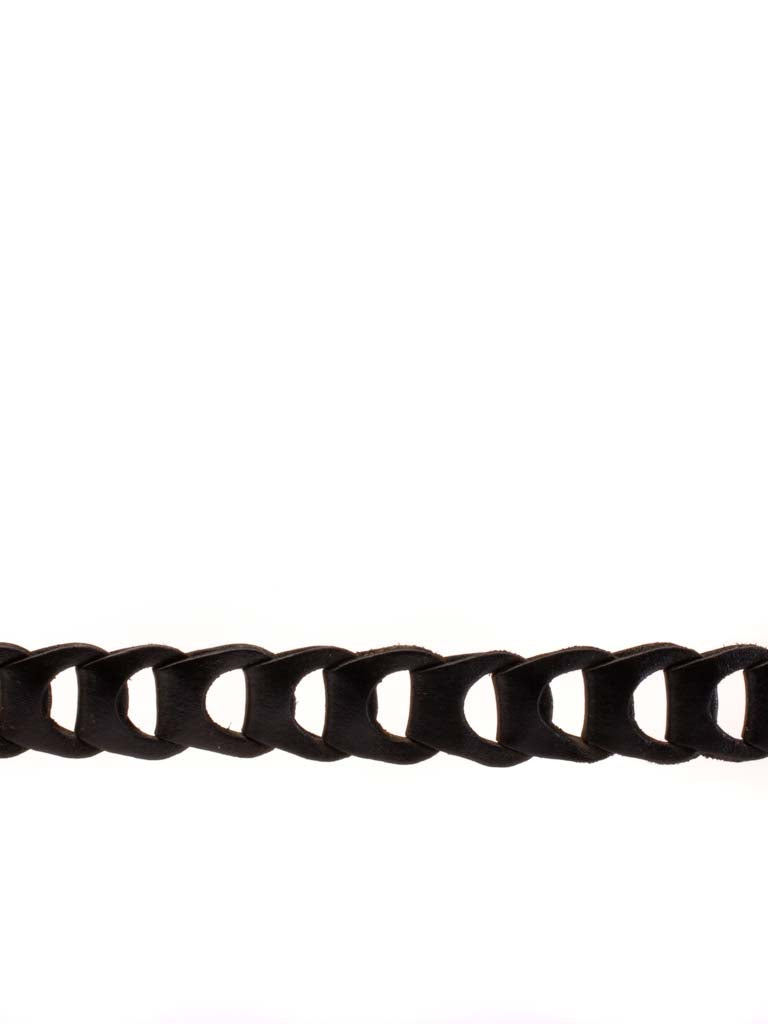 close up of  loose chain link belt tan leather